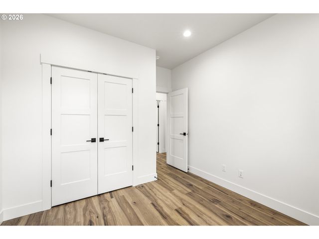 1271 brown, Woodburn, OR 97071