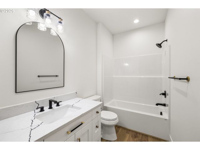 1271 brown, Woodburn, OR 97071