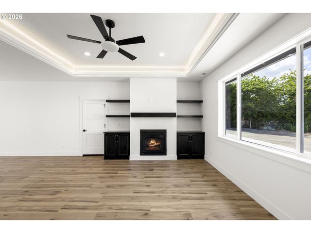1271 brown, Woodburn, OR 97071
