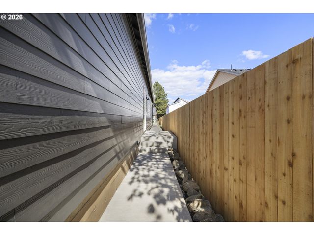 1271 brown, Woodburn, OR 97071