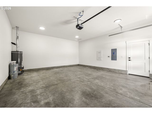 1271 brown, Woodburn, OR 97071