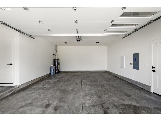 1271 brown, Woodburn, OR 97071