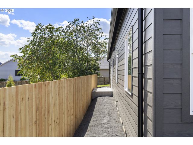 1271 brown, Woodburn, OR 97071