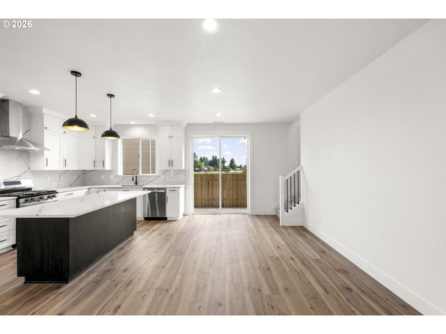 1271 brown, Woodburn, OR 97071