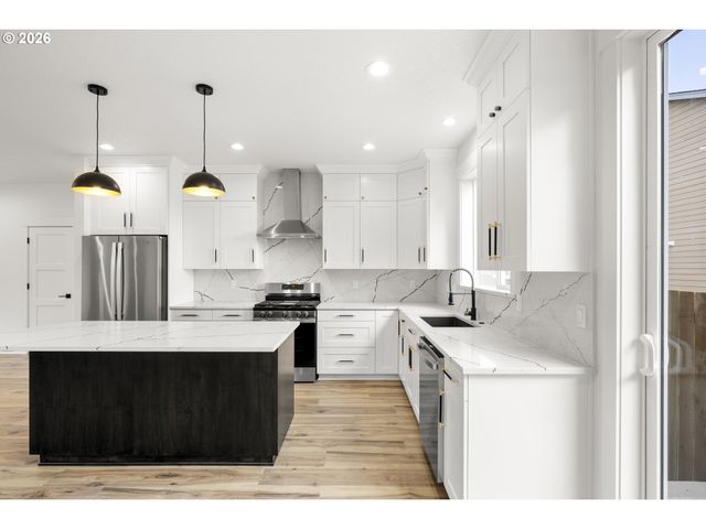 1271 brown, Woodburn, OR 97071