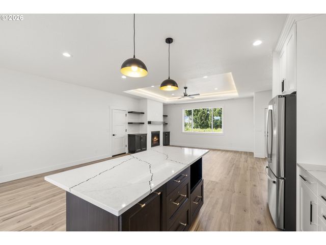 1271 brown, Woodburn, OR 97071