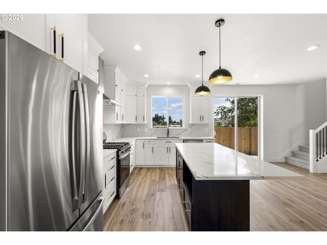 1271 brown, Woodburn, OR 97071