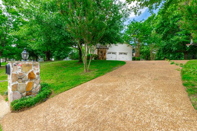 1834 Bay Pointe Drive, Hixson, TN 37343
