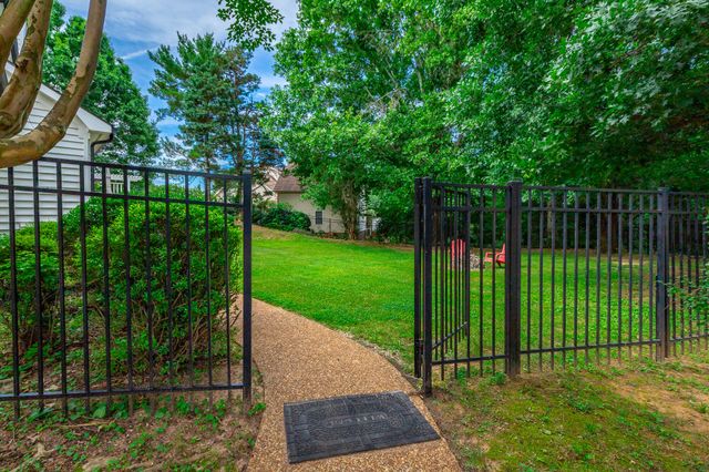 1834 Bay Pointe Drive, Hixson, TN 37343