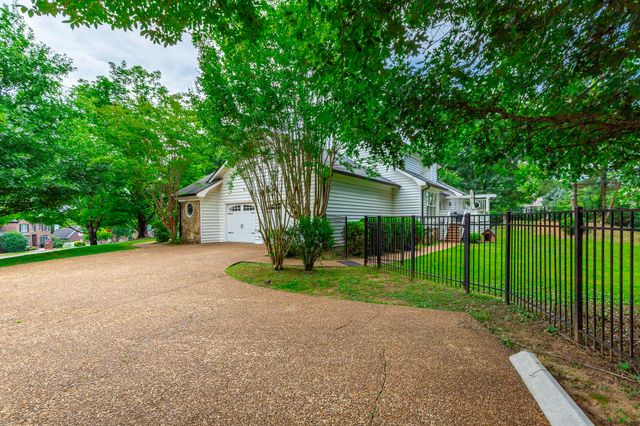 1834 Bay Pointe Drive, Hixson, TN 37343