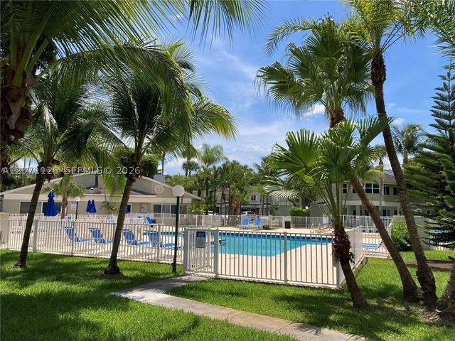 17505 NW 67th Pl C-11, Hialeah, FL 33015
