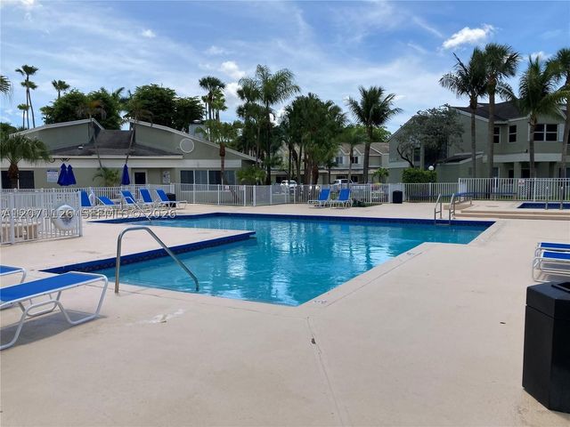 17505 NW 67th Pl C-11, Hialeah, FL 33015