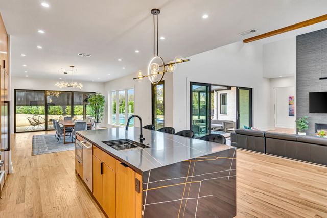 7533 Royal Place, Dallas, TX 75230