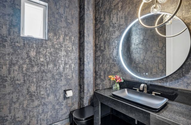 7533 Royal Place, Dallas, TX 75230