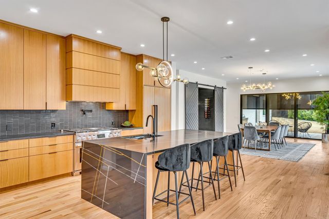 7533 Royal Place, Dallas, TX 75230