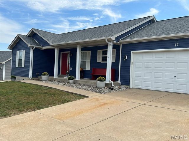 17 Dean Wells Court, Warrenton, MO 63383