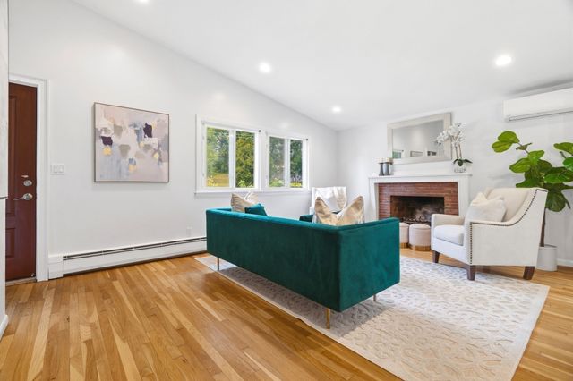 22 Harbell St, Lexington, MA 02421
