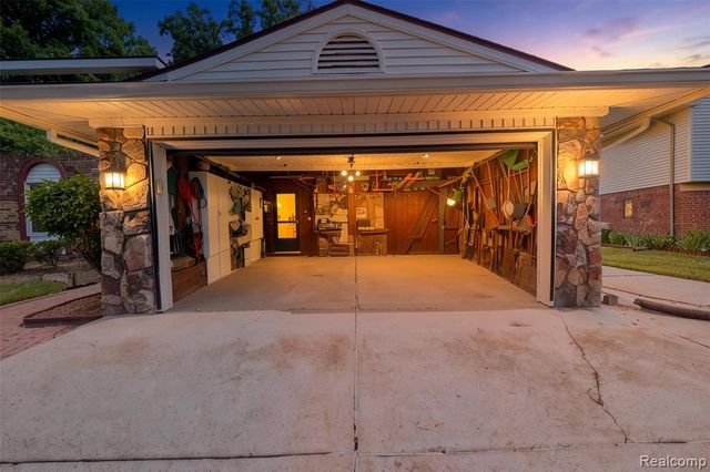 41768 Hanford Road, Canton, MI 48187