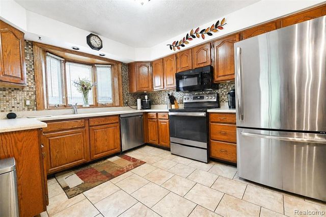 41768 Hanford Road, Canton, MI 48187
