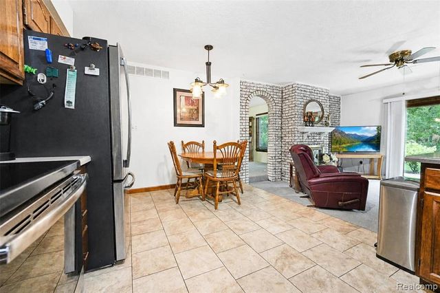 41768 Hanford Road, Canton, MI 48187