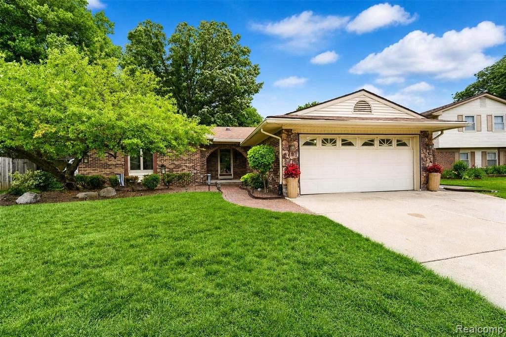 41768 Hanford Road, Canton, MI 48187