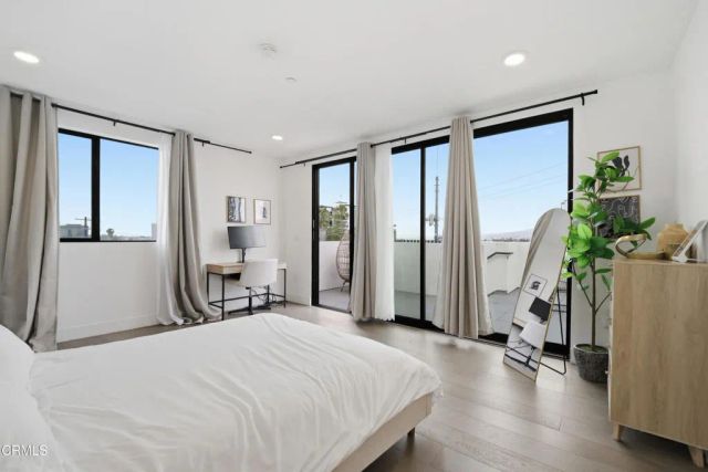 3226 W Robinson Lane, Los Angeles, CA 90026