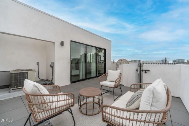 3226 W Robinson Lane, Los Angeles, CA 90026