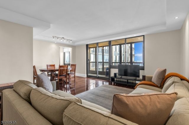 200 Winston Dr-C1711 1711, Cliffside Park Boro, NJ 07010