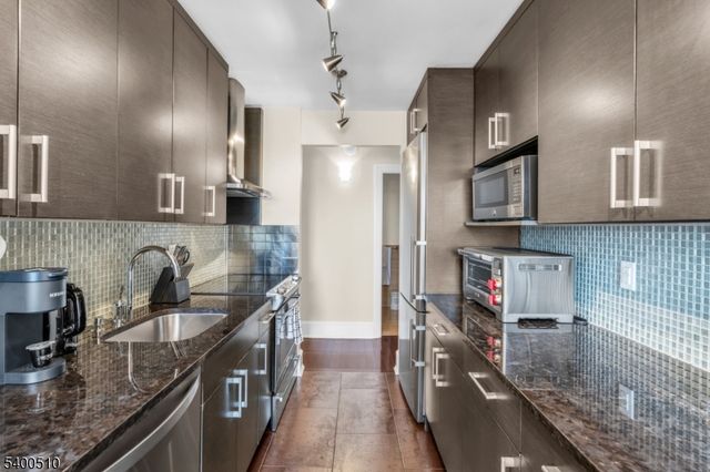 200 Winston Dr-C1711 1711, Cliffside Park Boro, NJ 07010