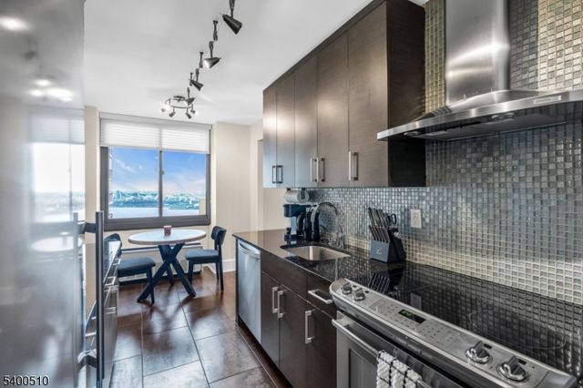 200 Winston Dr-C1711 1711, Cliffside Park Boro, NJ 07010