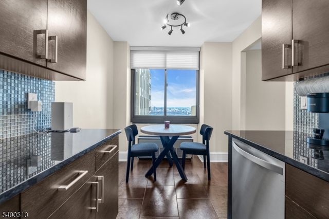 200 Winston Dr-C1711 1711, Cliffside Park Boro, NJ 07010