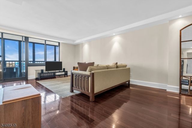 200 Winston Dr-C1711 1711, Cliffside Park Boro, NJ 07010