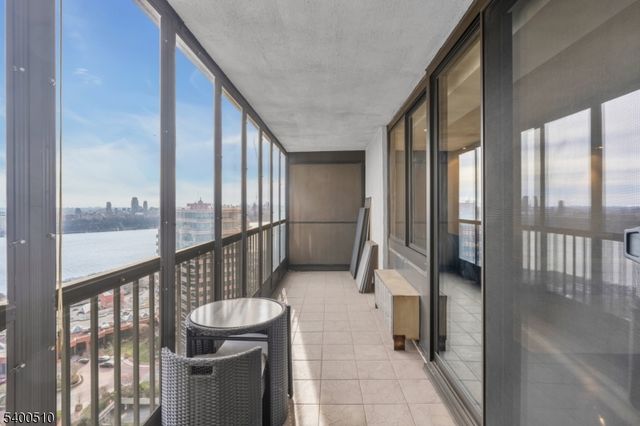 200 Winston Dr-C1711 1711, Cliffside Park Boro, NJ 07010