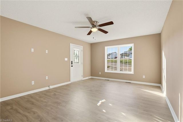 24 Stoney Point Court, Thomasville, NC 27360