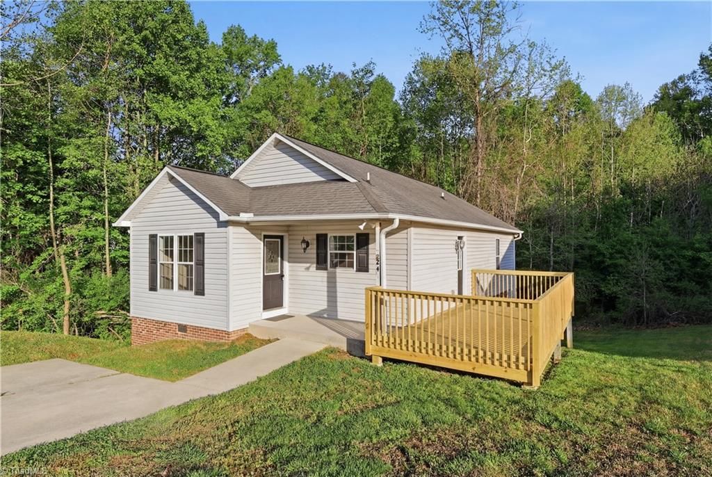 24 Stoney Point Court, Thomasville, NC 27360