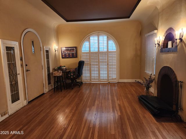 905 W MCDOWELL Road, Phoenix, AZ 85007