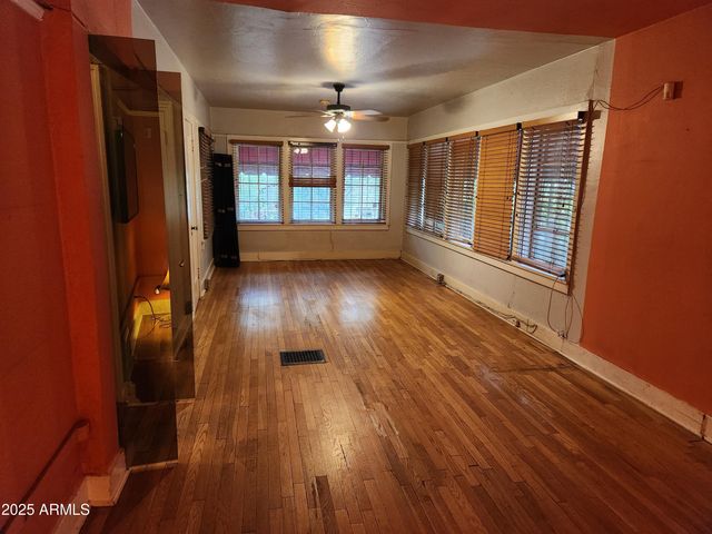 905 W MCDOWELL Road, Phoenix, AZ 85007