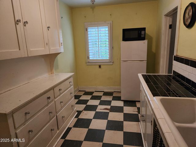 905 W MCDOWELL Road, Phoenix, AZ 85007