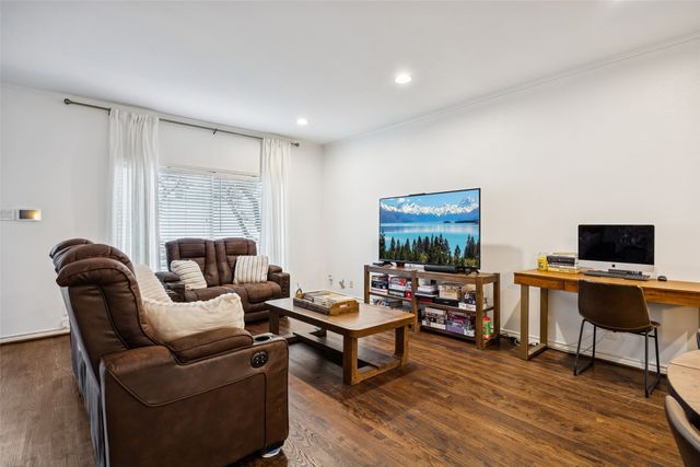 7506 W Northwest Highway 2, Dallas, TX 75225