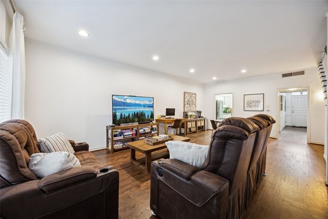 7506 W Northwest Highway 2, Dallas, TX 75225