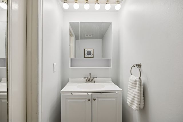 7506 W Northwest Highway 2, Dallas, TX 75225