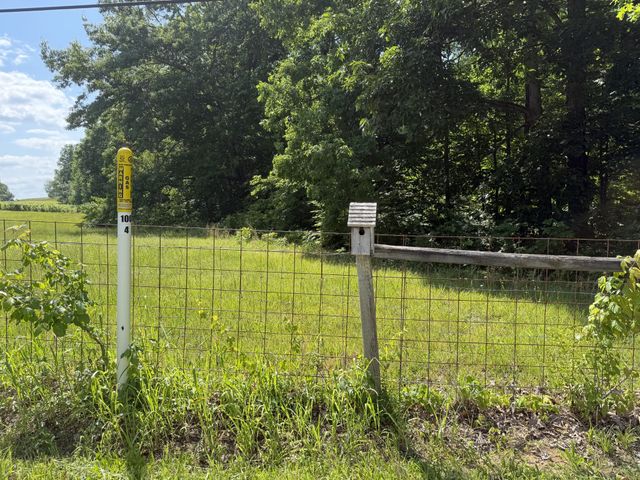 1045 Highland Dr, Dickson, TN 37055