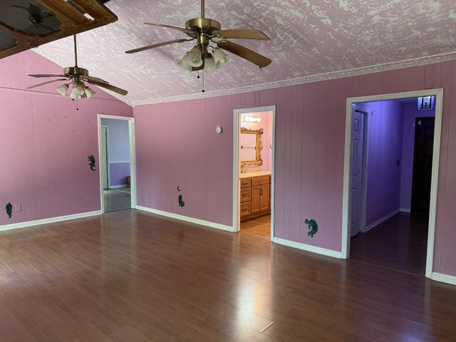 1045 Highland Dr, Dickson, TN 37055