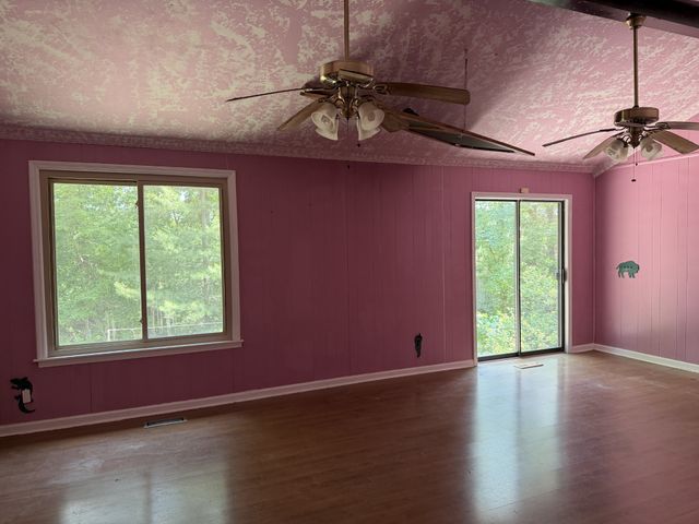 1045 Highland Dr, Dickson, TN 37055