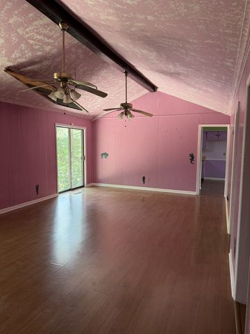 1045 Highland Dr, Dickson, TN 37055
