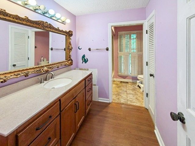 1045 Highland Dr, Dickson, TN 37055