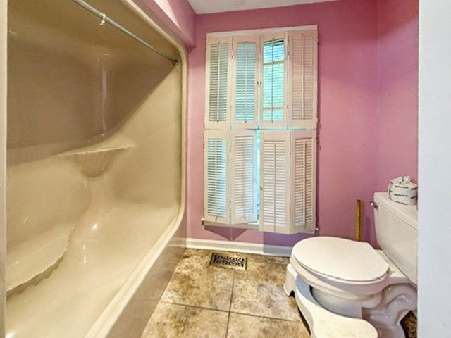 1045 Highland Dr, Dickson, TN 37055