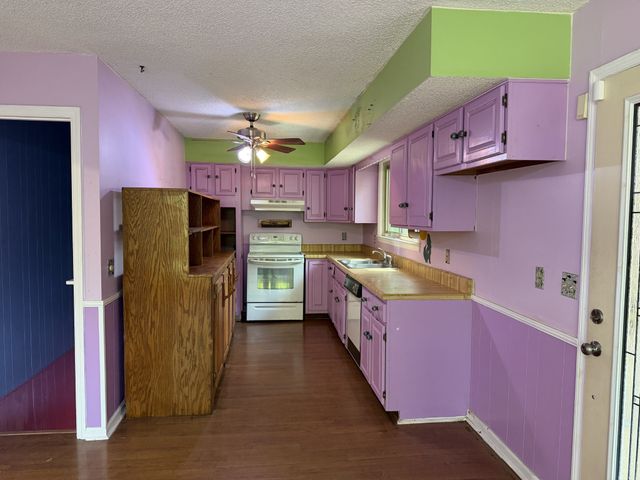 1045 Highland Dr, Dickson, TN 37055