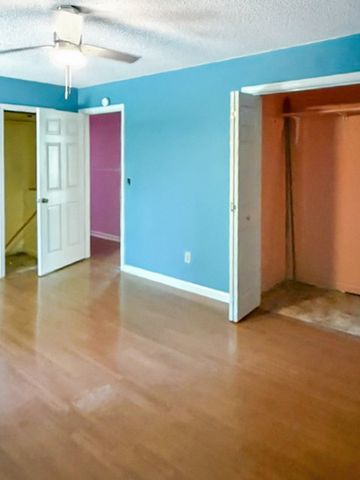 1045 Highland Dr, Dickson, TN 37055