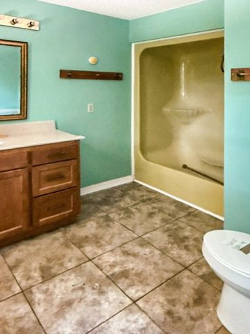 1045 Highland Dr, Dickson, TN 37055